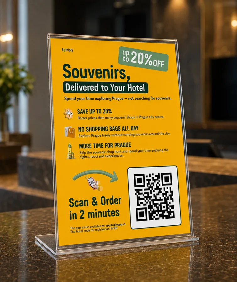 Stojánek Triply s QR kódem na objednání suvenýrů na hotelové recepci
